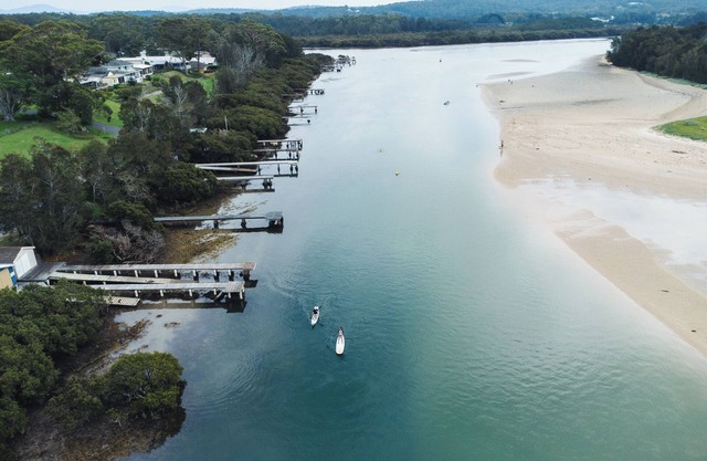 Waterfront @ Mossy - Own Private Slipway & Jetty; minutes to Beach