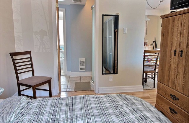 Waterfront MTL Loft :Free Parking & Metro Access