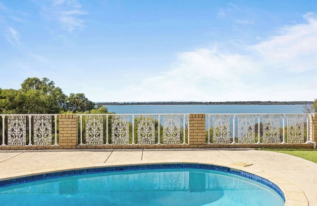 Waterfront Oasis in Dawesville