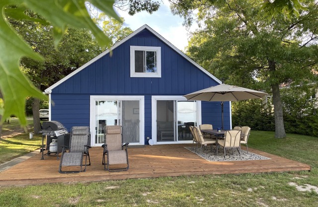 Waterfront Sand Point Cottage on Wild Fowl Bay Caseville MI