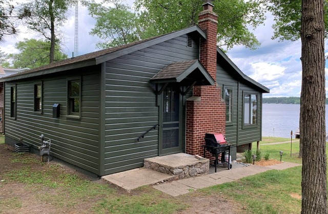 Waterfront Small Cabin with private dock & sandy beach
