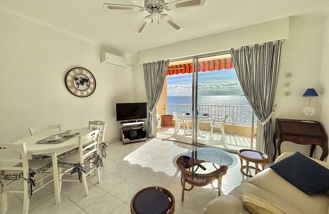 Waterfront studio, air conditioning, terrace, Wi-Fi included in Ajaccio