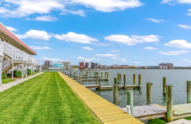 Waterfront Stunning Bayfront-fishing, crabbing, pool, minutes from the beach