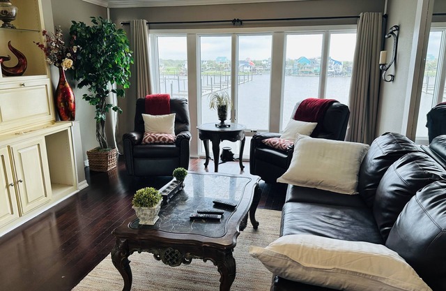 Waterfront Sunny Vibes Condo