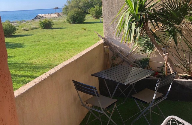 Waterfront T2 apartment with sea view, in private residence with swimming pool
