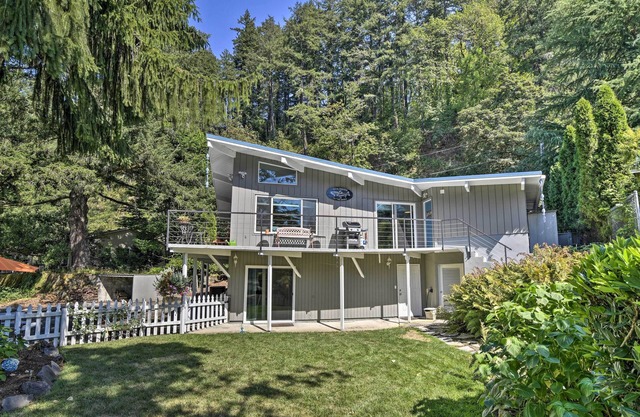 Waterfront Troutdale Hideaway: Sandy River Fishing