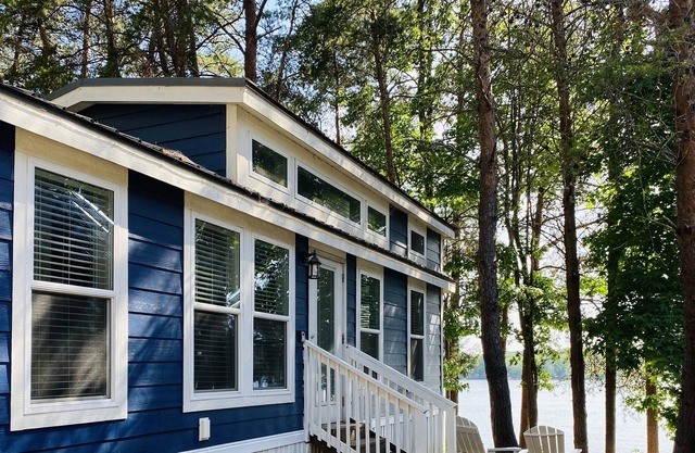 Waterfront Two Bedroom Cabin #15 on the Lake at Long Cove Resort by Redawning