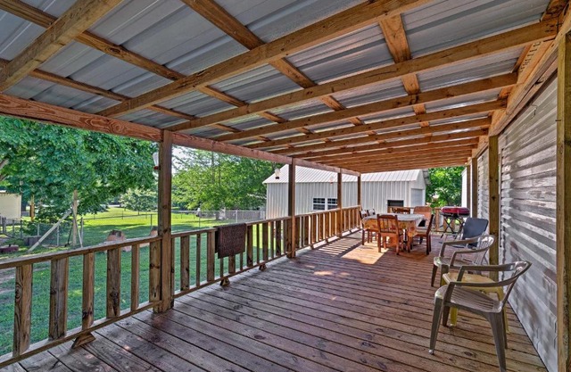 Waterloo Home with Fire Pit - half Mi to Boat Ramp!