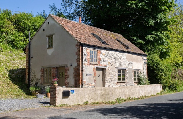 WAY'S FORGE, pet friendly, with a garden in Piddlehinton
