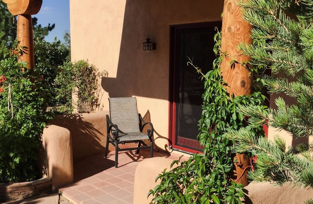 We Are 20 Miles From The Taos Ski Valley And 1.25 Miles From The Center Of Town.