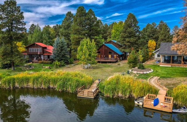 We Have it All! On the lake, Private Dock! Fishing, Panoramic Views. Hot Tub!