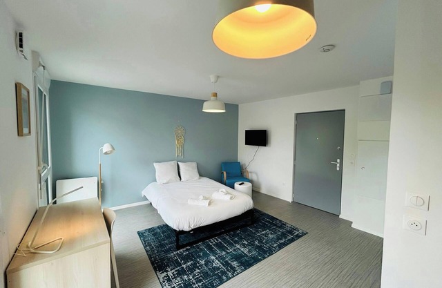 We Live In R - Suite 201