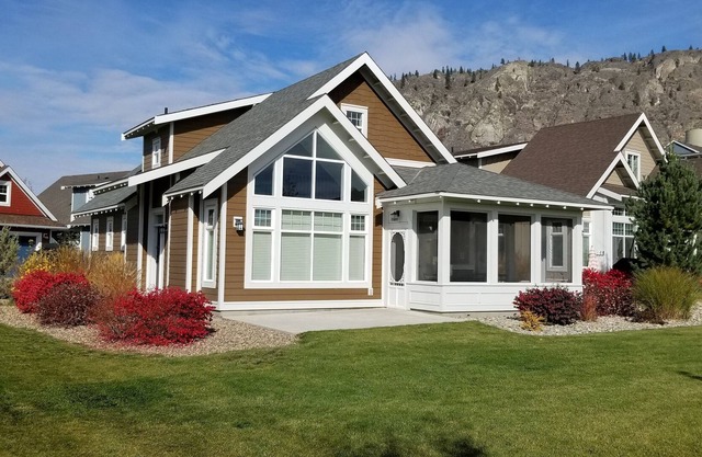 *We're exempt from BC short term rental regulations! Sunrock Cottage 113
