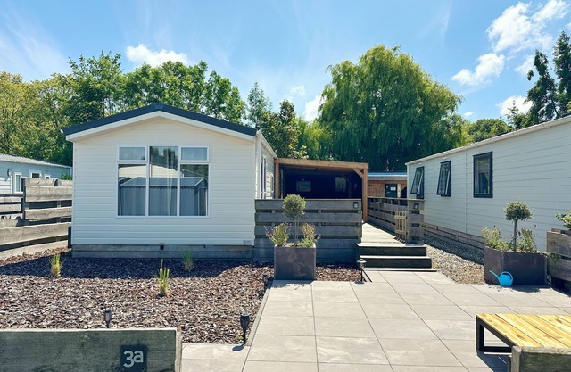 We would like to invite you to visit us in Sint Maarten for a wonderful beach holiday by the sea. After a day at the beach or a nice walk through the dunes, it is wonderful to come home to this 4-person chalet.