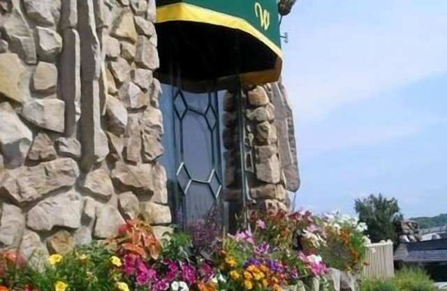 Weathervane Terrace Inn and Suites