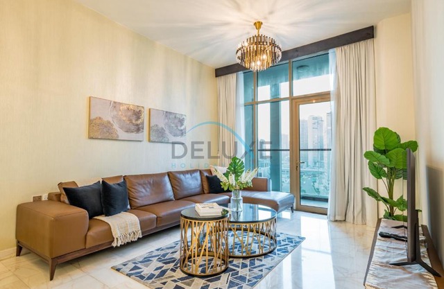 Weekly Deal 3BR with Overlooking Canal & City Views by Deluxe Holiday Homes