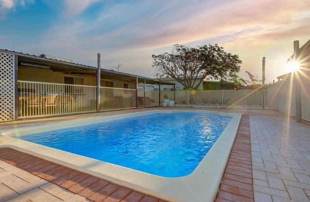 Weja - 4 Bedroom family home with a pool