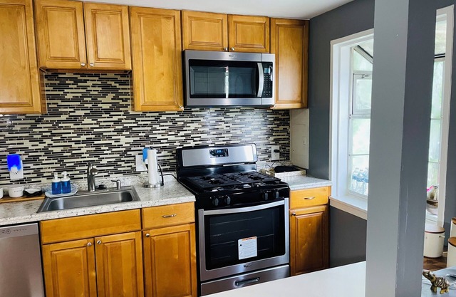 Welcome Home Relax in Comfort at Our Modern 2 Bedroom Townhome in Hyattsville