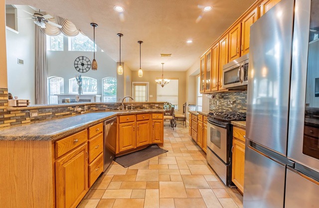 Welcome Insurance Stays! Charming 4-bedroom house with Heated Pool.