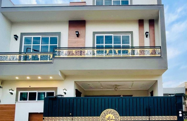 Welcome Lodges. Cozy 2-bedroom lodge with WiFi and AC in delightful Islamabad