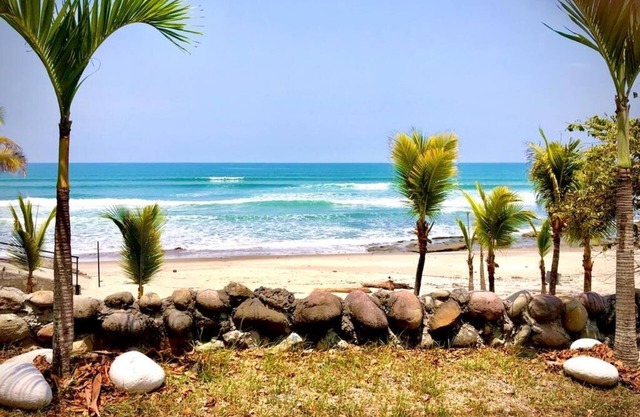 Welcome to Casa Pintada - Your Tropical Escape by the Beach!