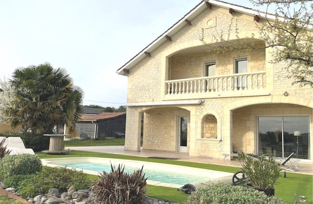Welcome to Villa CAMALOPE, a family-run gîte 5 minutes from Périgueux.