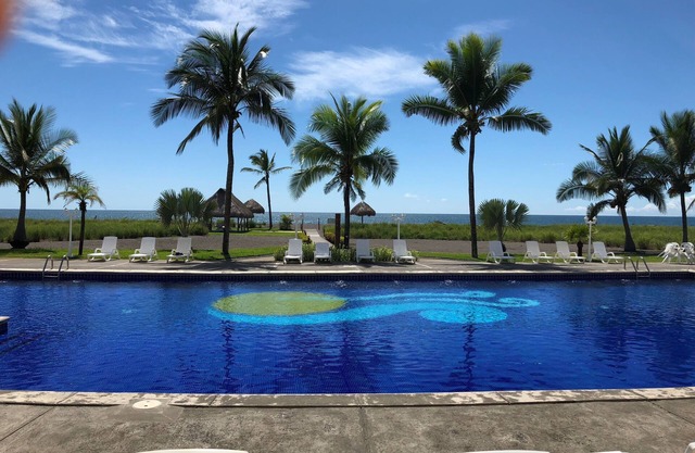 WELCOME TO PARADISE! 3 NIGHT SPECIAL $399, SLEEPS 6!