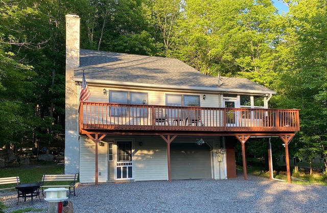 Welcome to the Eagles House Brand New Hot Tub Fire pit, fireplace, game room,