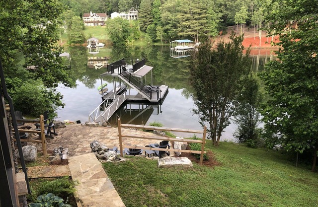 Welcome to the Lazy Daze Chalet - a quaint all-season lake front cabin