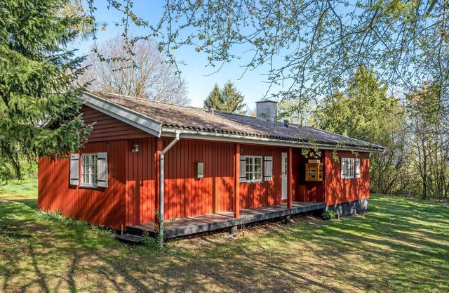 Welcome to this family-friendly accommodation in Munke Bjergby.