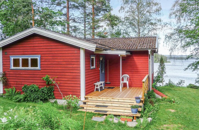 Welcome to Torpsand in Klässbol, in this vacation home with panoramic view of lake Värmeln and priva