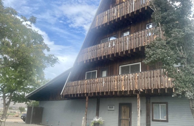 Welcome to wine country Colorado, relax @ the Palisade Chalet on your next trip.