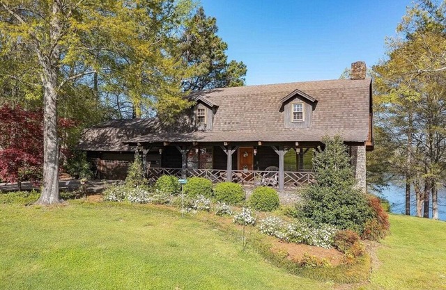 Welcome to Woodland Cottage on Lake Catoma in Cullman Al