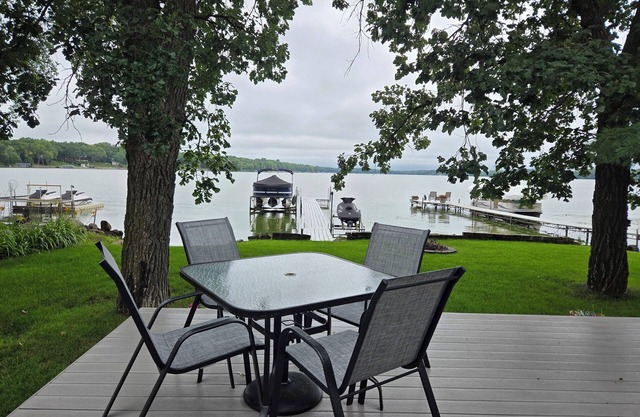 Welcome to your relaxing getaway on the sought after Briggs Lake Chain!
