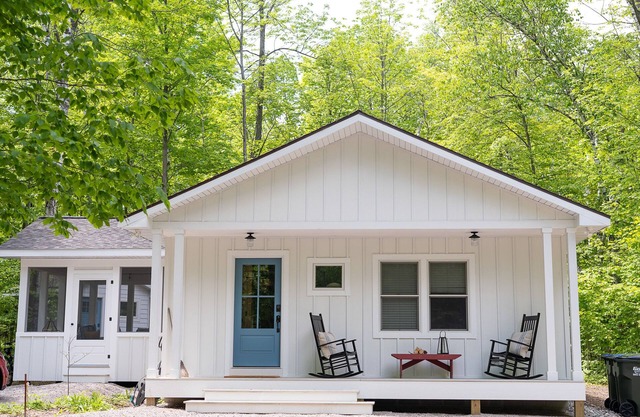 Welcome to your cozy home away from home Kookaburra Cottage at Kangaroo Lake!