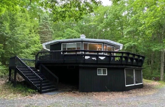 Welcome to your twelve-sided getaway!