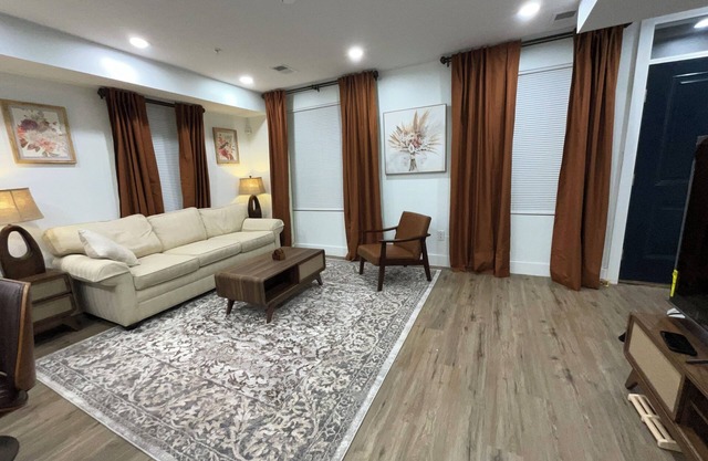 Welcoming 2-bedroom house 2 .5 bath. in Washington DC welcome to