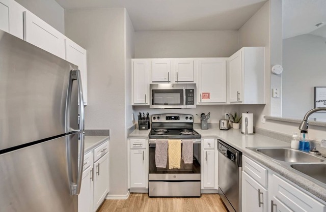 Welcoming 2BR Pool Gym Near Hill AFB Lagoon