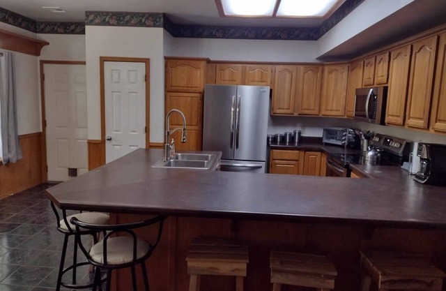 Welcoming large country home close to River and Hunting