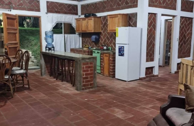 Welcoming lodge with WiFi in Juayua! A special place for your fam and friends.