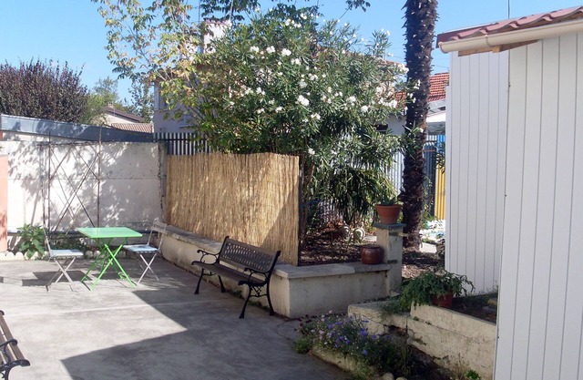well-equiped small house with terrasse