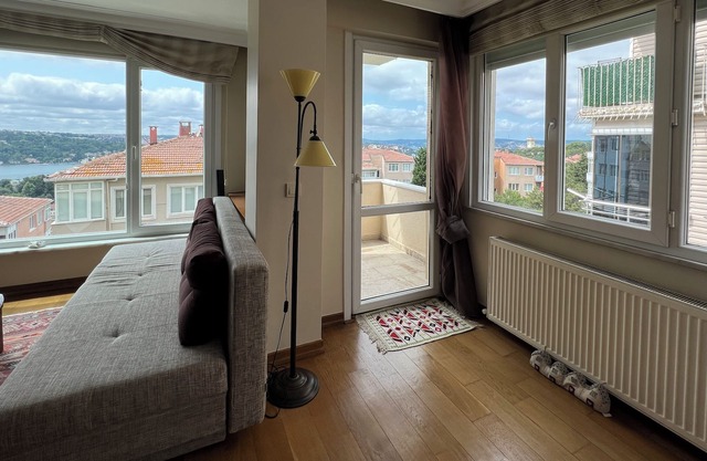 Well Equipped Cozy Flat w/ Bosphorus View & Jacuzzi