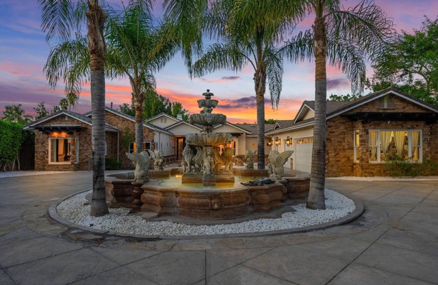 Wells Estate -10-Bdr Retreat with Outdoor Paradise