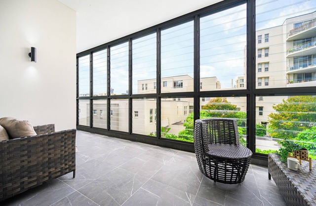 Wentworth Point Modern 2Br with large belconyn