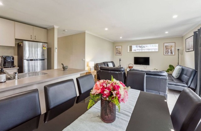 Werribee Home - 4 Bed - Free Netflix