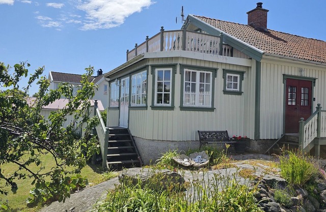 West Coast house 50m from the harbor in Edshultshall | SE09108