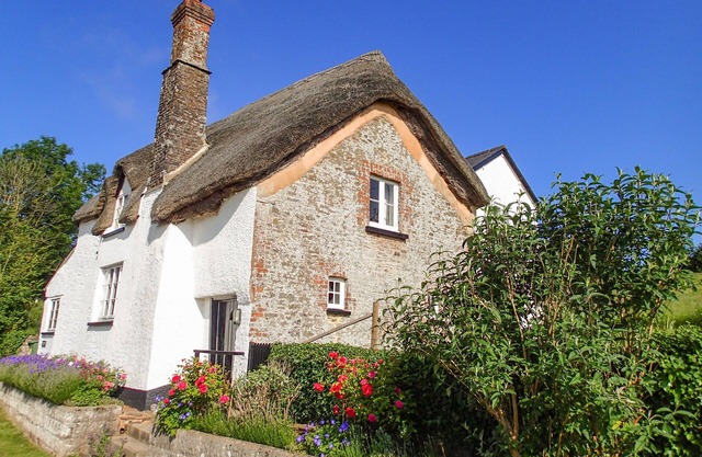WEST HENSTILL HOUSE, pet friendly, with open fire in Sandford, Devon