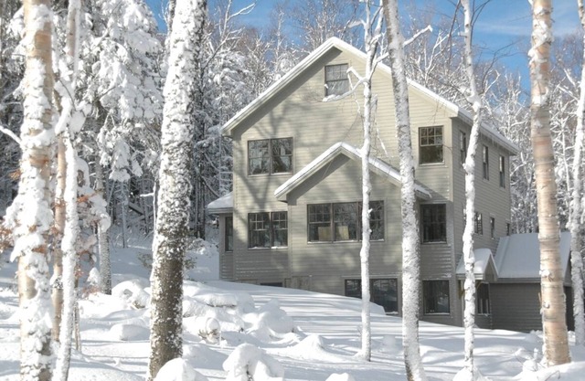 West Mountain Trailside - ski in/ski out breakaway apartment.