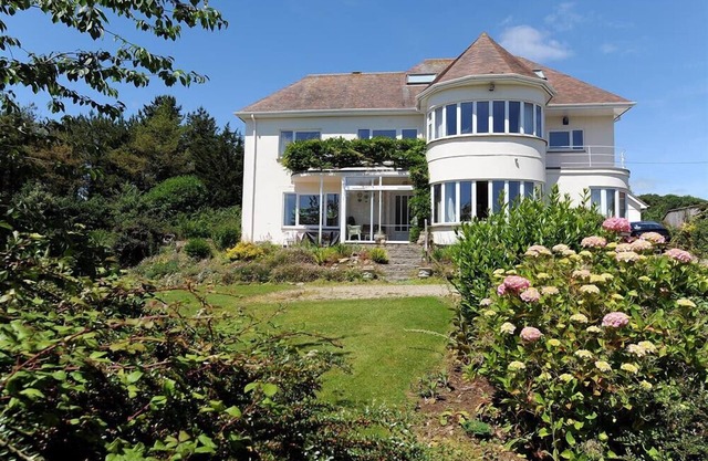 WESTDALE EDGE, family friendly, with a garden in Seaton, Devon