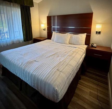 Western Holiday Lodge